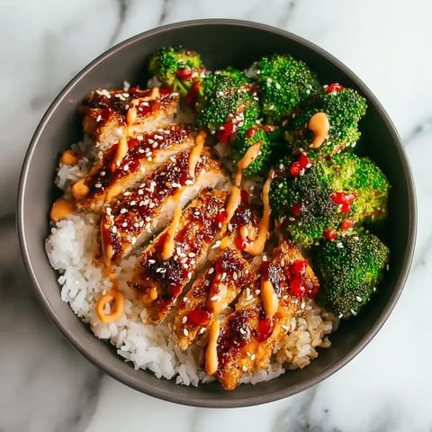 A bowl of food with rice, meat, and broccoli.