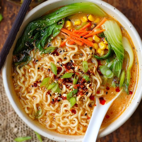 A bowl of noodles with vegetables.